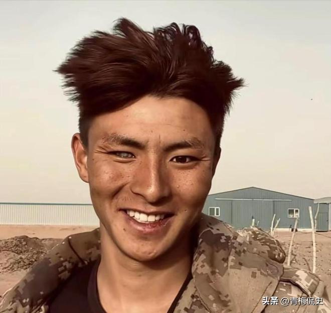 、住废弃商铺亲自回应果然有情况异瞳少年真实情况曝光！啃馒头(图17)