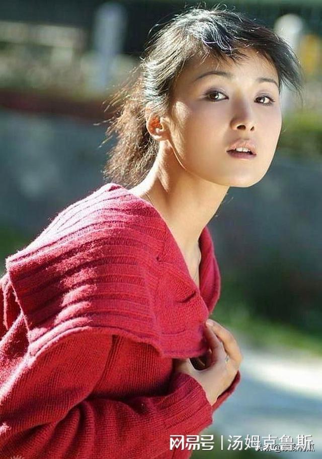 25如今再次搭档辛柏青终于火了出道20年不温不火45岁看着像(图3)